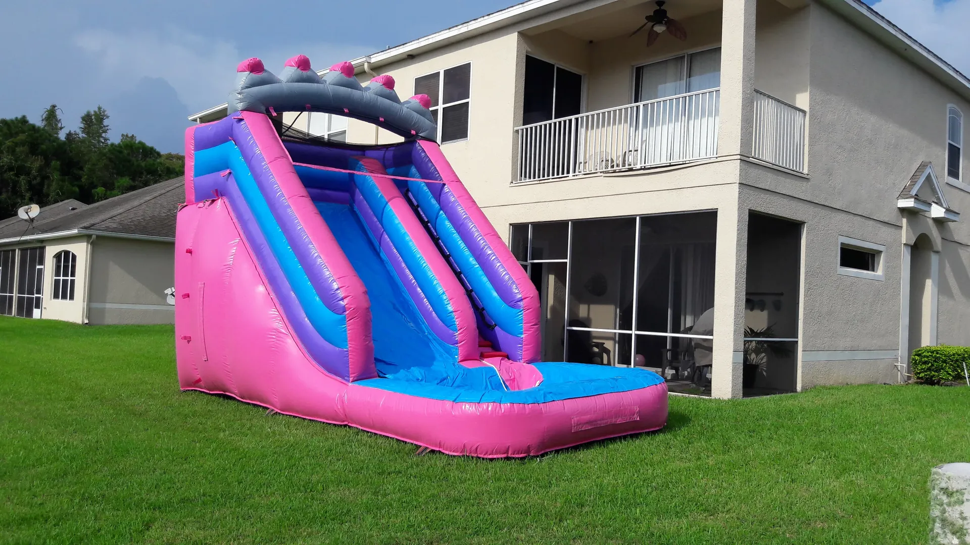 16FT PINK PRINCESS CROWN WATER SLIDE 1